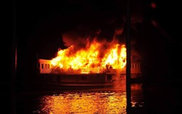 Cháy tàu trên vịnh Hạ Long, 16 du khách nước ngoài thoát nạn