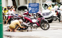 Hoảng vì vá xe, đánh giày “chém đẹp” khách quanh Hồ Gươm