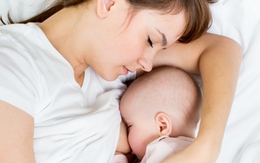 Những bà mẹ tủi thân khi bị chê sữa mẹ nóng
