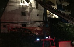Hà Nội: Cháy nhà trong đêm, xe thang cứu 5 người thoát chết