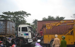 Hai xe container "dính nhau" trên đường phố Đà Nẵng