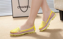 Những mẫu giày đi mưa cực chất và thời trang "đánh bại" ngày mưa gió