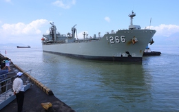 Tàu Hải quân Úc đến Đà Nẵng