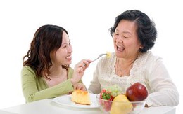 Nguồn dinh dưỡng thiết yếu nào cho sức khỏe người lớn tuổi?