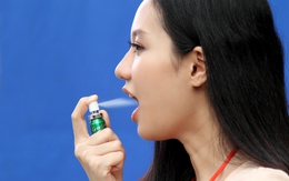 Xịt thơm miệng có thay thế được kem đánh răng, nước súc miệng không?