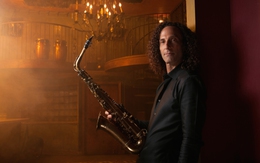 Huyền thoại saxophone Kenny G và bữa tiệc âm nhạc tại Hà Nội