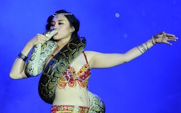 Nữ sinh Ngoại thương khoe tài năng và đường nét cơ thể