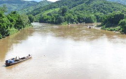 Nóng 40 độ, 2 học sinh chết thảm khi tắm ở sông Lam