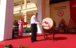 Nguyên Tổng Bí thư Lê Khả Phiêu dự lễ khai giảng năm học mới 2015 tại Thanh Hóa