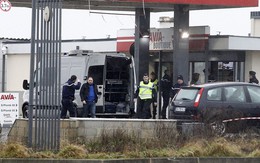 Bao vây 2 nghi phạm vụ thảm sát đẫm máu tòa soạn báo ở Paris