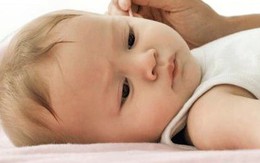 Dùng tăm bông ngoáy tai cho trẻ sơ sinh - Hậu quả khôn lường