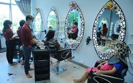 Chiêu kinh doanh của salon tóc thời khó