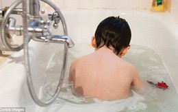 Cháu tắt thở trong chậu tắm vì ông nghe điện thoại và rất nhiều nguy cơ đuối nước ở trẻ