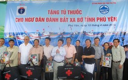 Hơn 1.200 tủ thuốc được trao cho ngư dân