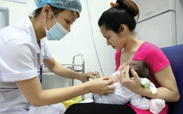 Bộ Y tế kêu gọi đưa trẻ đi tiêm chủng đúng lịch, không chờ "dịch vụ"