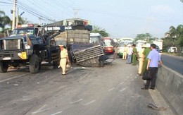 Kinh hoàng xe khách tông trực diện xe tải, 5 người bị thương nặng