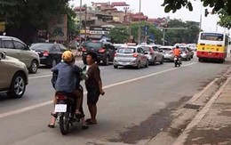 "Nữ quái" mang kim tiêm ra đường xin đểu