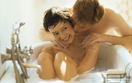 Những lưu ý khi “yêu” trong nhà tắm
