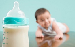 Có nên cho con uống sữa thay nước?