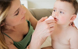 5 sai lầm khi trị sổ mũi cho trẻ bố mẹ nào cũng từng mắc