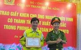 Công an Đà Nẵng khen và thưởng tiền cho một tài xế taxi