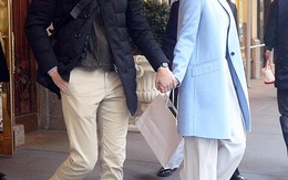 Ivanka Trump nở nụ cười đẹp rạng rỡ, tay trong tay cùng chồng trên phố