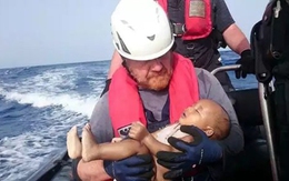 Hình ảnh bé tị nạn chết đuối trên biển gây xúc động dư luận