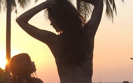 Ảnh Victoria Beckham và con gái mặc bikini gây sốt