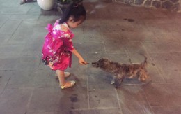 Bức ảnh lộ rõ mặt bé Bánh Gạo nhất được Thủy Tiên chia sẻ