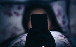 Những tác hại khôn lường khi để điện thoại gần giường ngủ