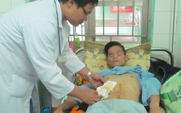 Bác sĩ tự ký giấy mổ để kịp cứu bệnh nhân thủng ruột vắng người nhà