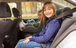 Cách tốt nhất đảm bảo an toàn cho trẻ khi đi ô tô