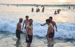 Bí thư, Chủ tịch Đà Nẵng tắm biển lúc rạng sáng