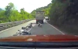 Thoát chết hy hữu khi va chạm với xe tải trên đèo