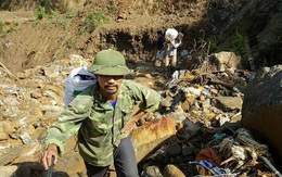 Sập hầm vàng ở Lào Cai: “Không tìm thấy con, tôi đành lấy đất mang về”