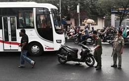 Thanh niên bị chém gần lìa tay khi đang chạy xe ở Sài Gòn