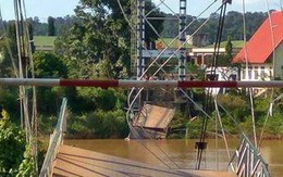 Cầu treo bị sập, nhiều người rơi xuống sông Đồng Nai