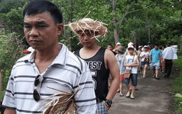 Tour Tết “bung hàng”