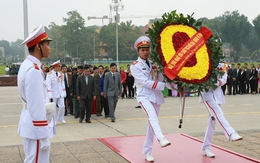 Đoàn đại biểu cán bộ dân số tiêu biểu toàn quốc vào Lăng viếng Chủ tịch Hồ Chí Minh