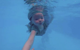 Con gái 2 tuổi của Elly Trần bơi lội như nàng tiên cá