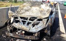 Ôtô cháy ngùn ngụt trên cao tốc Long Thành