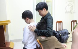 Người phụ nữ hoảng hốt nhờ công an tìm con mất tích sau khi... phạt con đứng hành lang