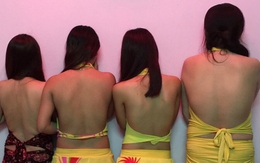 Nữ tiếp viên mặc bikini phục vụ khách karaoke ở Sài Gòn