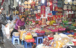 Bất an với bánh kẹo Tết bán theo... cân, đóng gói trong bao tải!