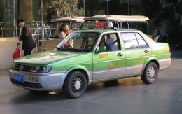 Cùng bồ bắt taxi, gặp đúng chồng làm tài xế