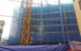 Nữ công nhân bấu víu tuyệt vọng trước khi rơi từ tầng 6