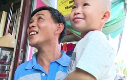 Bé trai 2 tuổi ở miền Tây chưa đi học đã biết đọc chữ