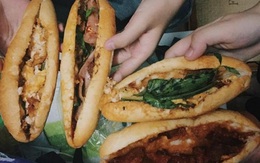 Gánh bánh mì đêm dưới chân cầu Tràng Tiền