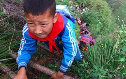 Xôn xao ảnh trẻ em Trung Quốc leo núi dựng đứng đến trường