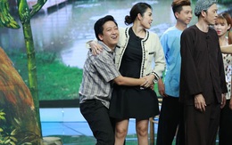 "Quên" Nhã Phương, Trường Giang ôm chặt Dương Cẩm Lynh trên sân khấu